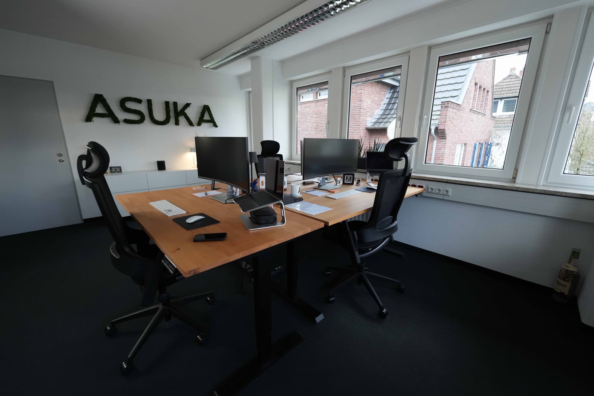 Das ASUKA-Büro in Bonn mit Moos-Logo